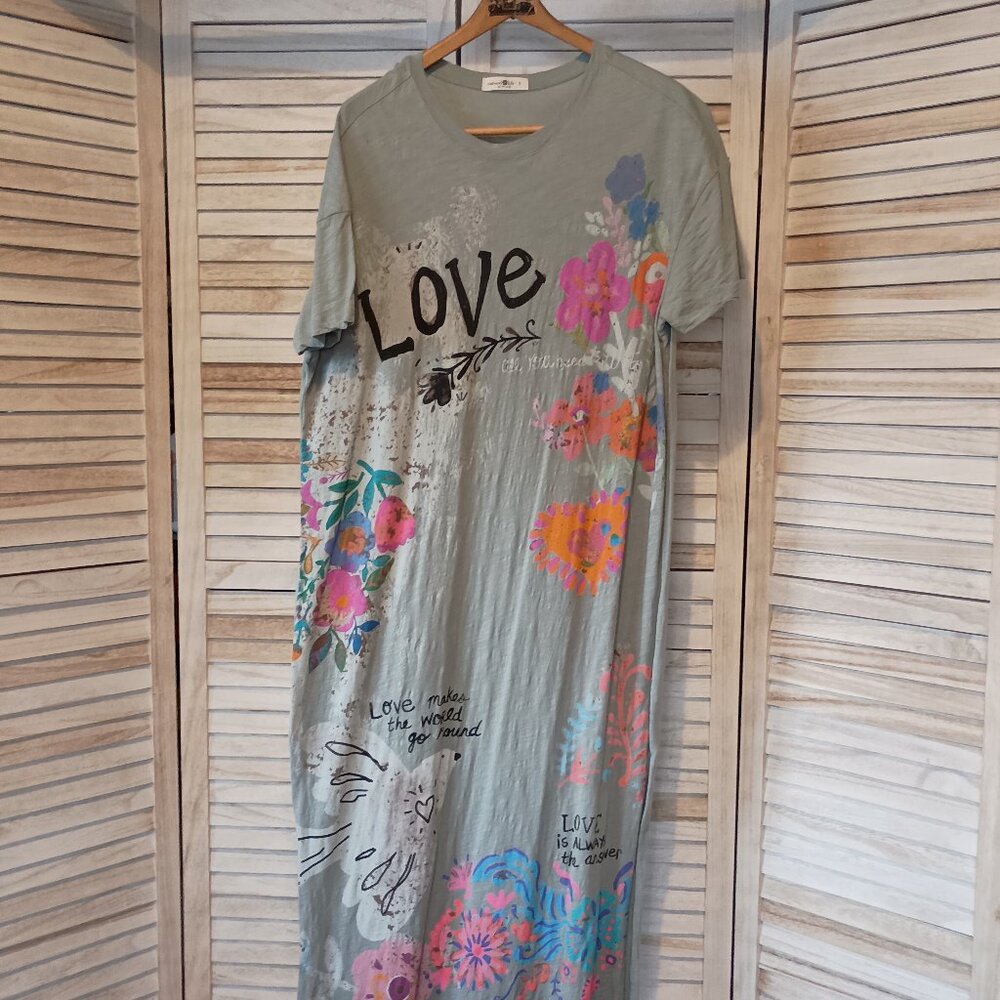Love is all you need very long Tee